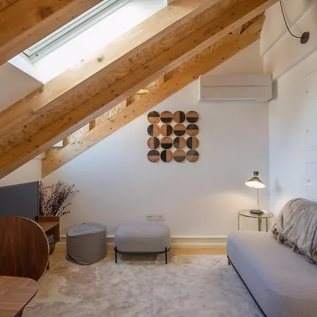 Apartment Nomad's Augusta Collection - Comfort